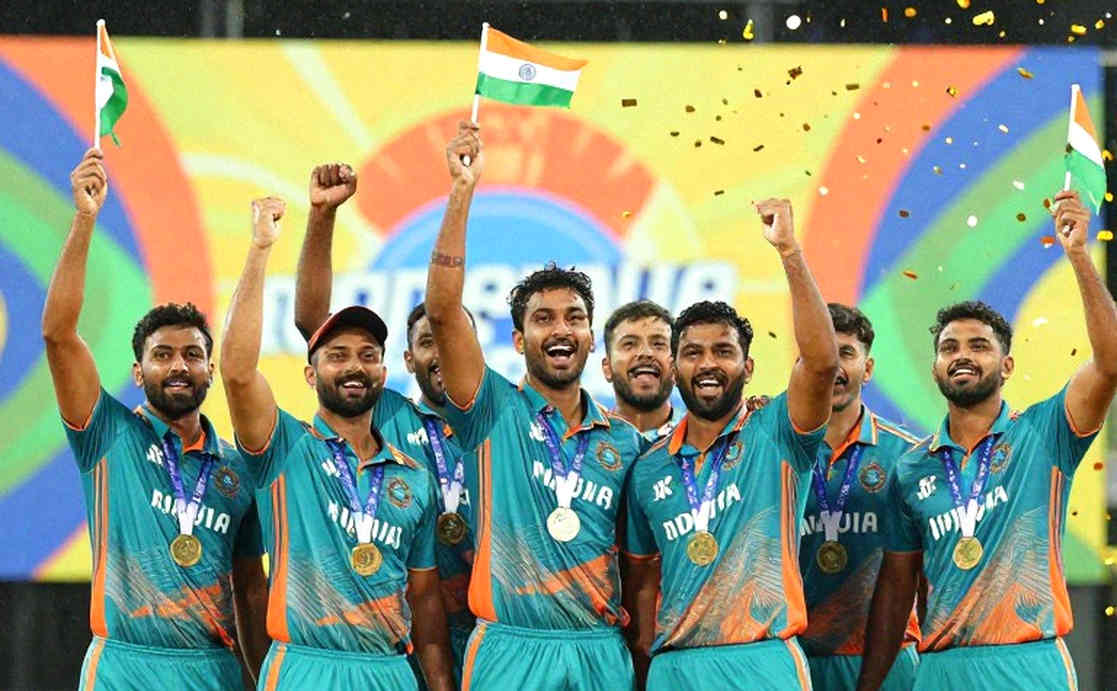 আলো নিভে যাওয়ার আগে: টুর্নামেন্ট চক্র, একটি কিশোর, আর একটি বাড়ির বাজেট
